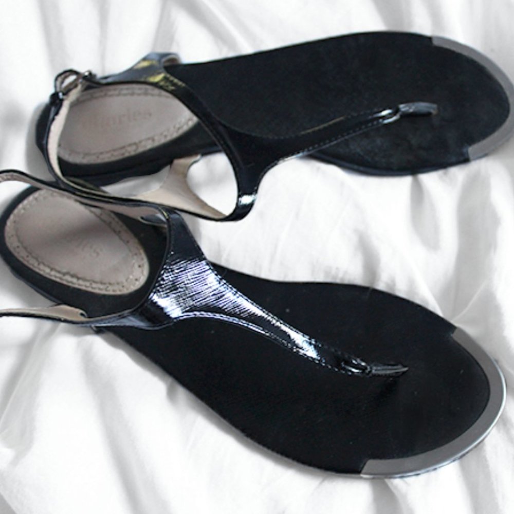 BLACK SANDALS